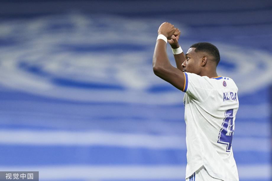 在接受采访 在接受采访